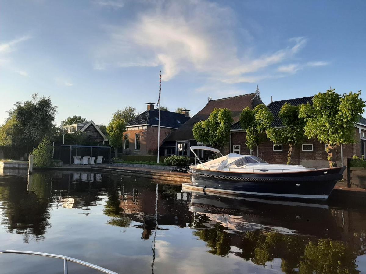 Puur Eastermar - Monumentaal, Authentiek En Luxe Koetshuis Aan Open Vaarwater Met Jacuzzi En Sauna Oostermeer Kültér fotó