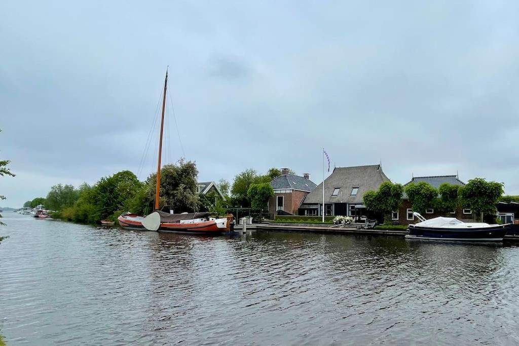 Puur Eastermar - Monumentaal, Authentiek En Luxe Koetshuis Aan Open Vaarwater Met Jacuzzi En Sauna Oostermeer Kültér fotó