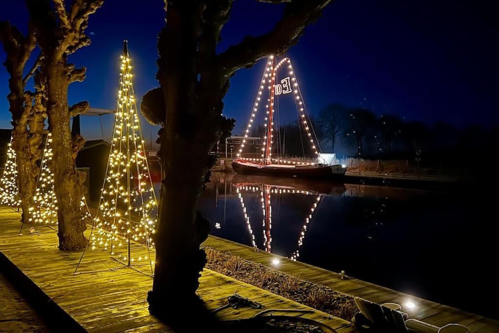 Puur Eastermar - Monumentaal, Authentiek En Luxe Koetshuis Aan Open Vaarwater Met Jacuzzi En Sauna Oostermeer Kültér fotó