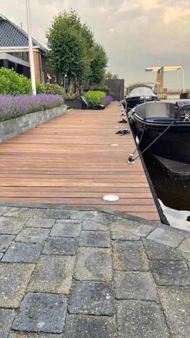Puur Eastermar - Monumentaal, Authentiek En Luxe Koetshuis Aan Open Vaarwater Met Jacuzzi En Sauna Oostermeer Kültér fotó