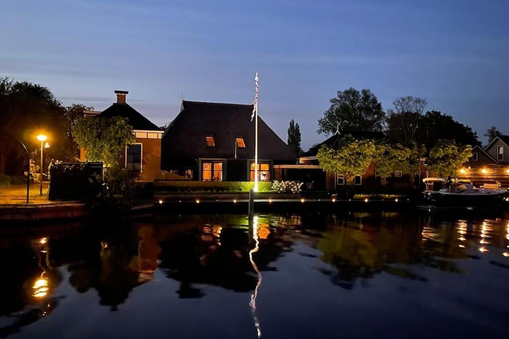 Puur Eastermar - Monumentaal, Authentiek En Luxe Koetshuis Aan Open Vaarwater Met Jacuzzi En Sauna Oostermeer Kültér fotó
