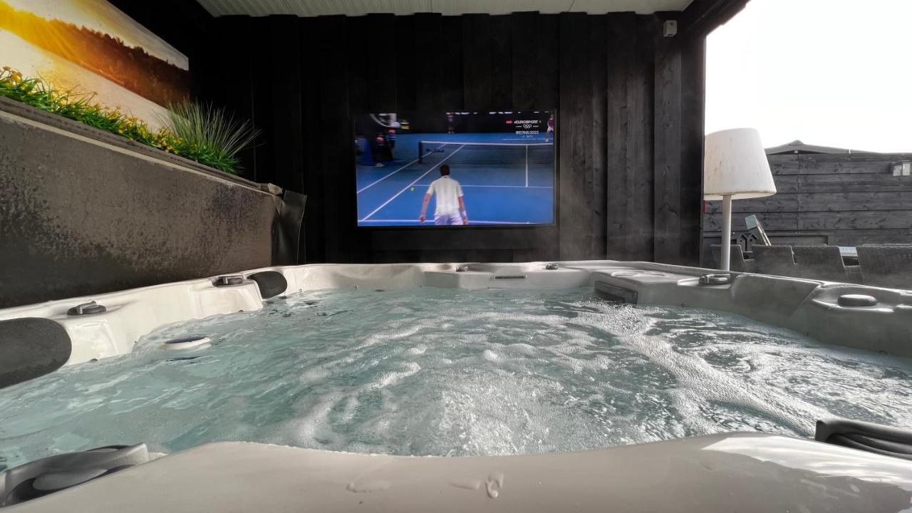 Puur Eastermar - Monumentaal, Authentiek En Luxe Koetshuis Aan Open Vaarwater Met Jacuzzi En Sauna Oostermeer Kültér fotó