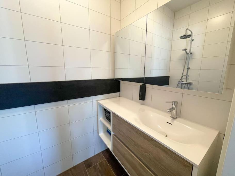 Puur Eastermar - Monumentaal, Authentiek En Luxe Koetshuis Aan Open Vaarwater Met Jacuzzi En Sauna Oostermeer Kültér fotó