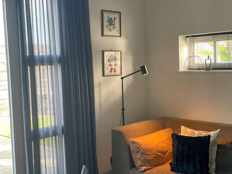 Puur Eastermar - Monumentaal, Authentiek En Luxe Koetshuis Aan Open Vaarwater Met Jacuzzi En Sauna Oostermeer Kültér fotó
