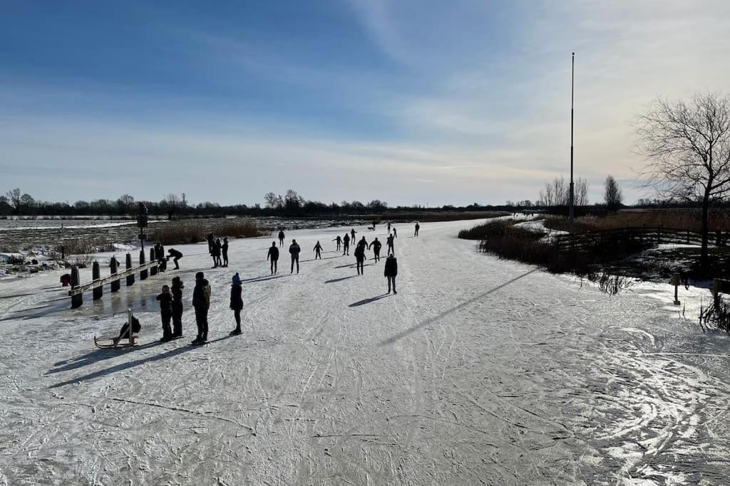 Puur Eastermar - Monumentaal, Authentiek En Luxe Koetshuis Aan Open Vaarwater Met Jacuzzi En Sauna Oostermeer Kültér fotó