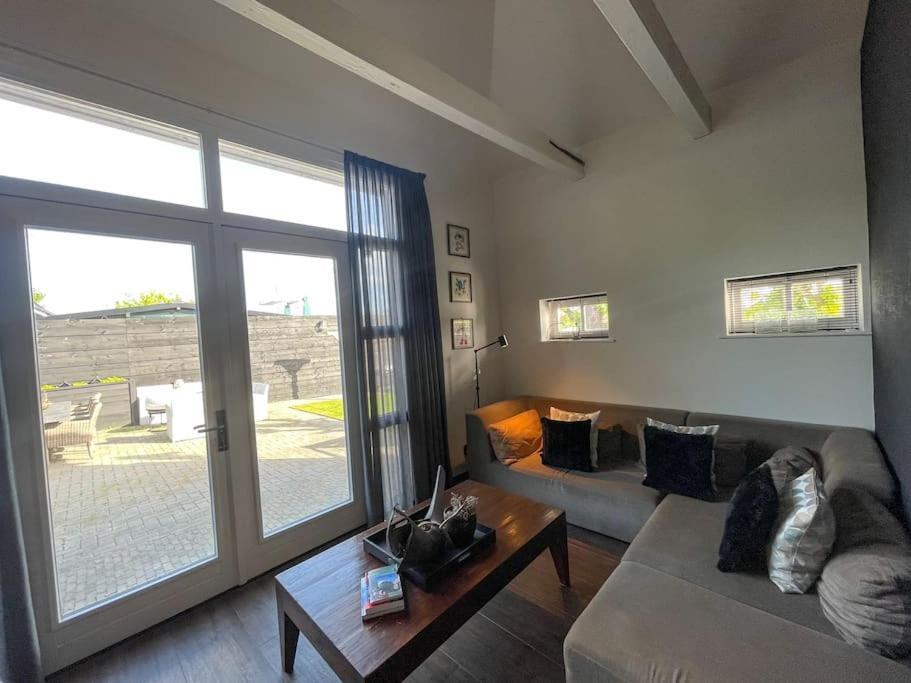 Puur Eastermar - Monumentaal, Authentiek En Luxe Koetshuis Aan Open Vaarwater Met Jacuzzi En Sauna Oostermeer Kültér fotó