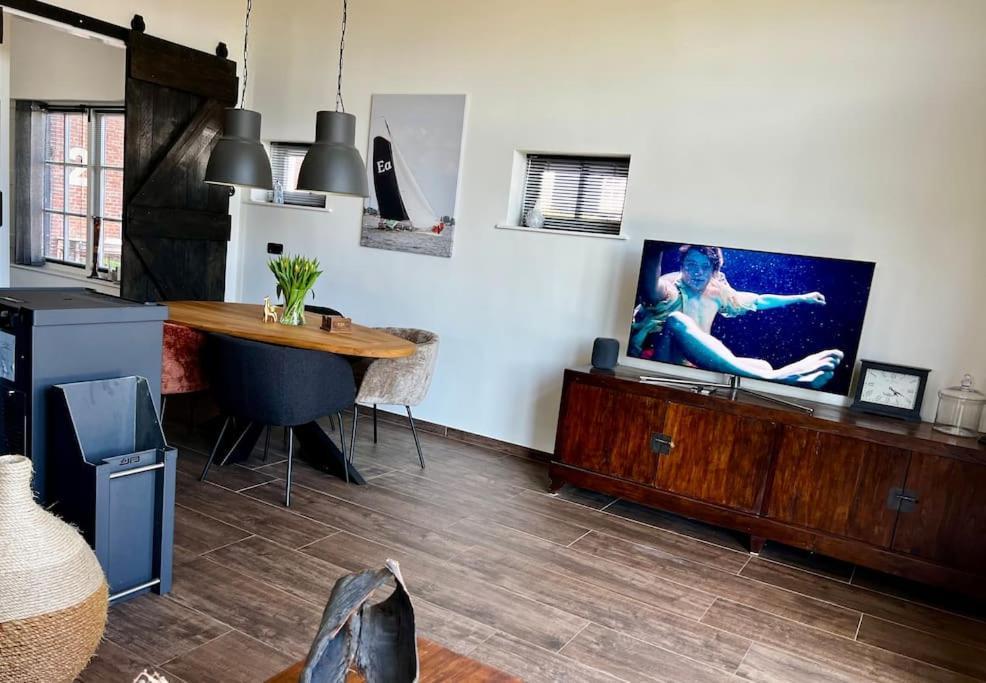 Puur Eastermar - Monumentaal, Authentiek En Luxe Koetshuis Aan Open Vaarwater Met Jacuzzi En Sauna Oostermeer Kültér fotó