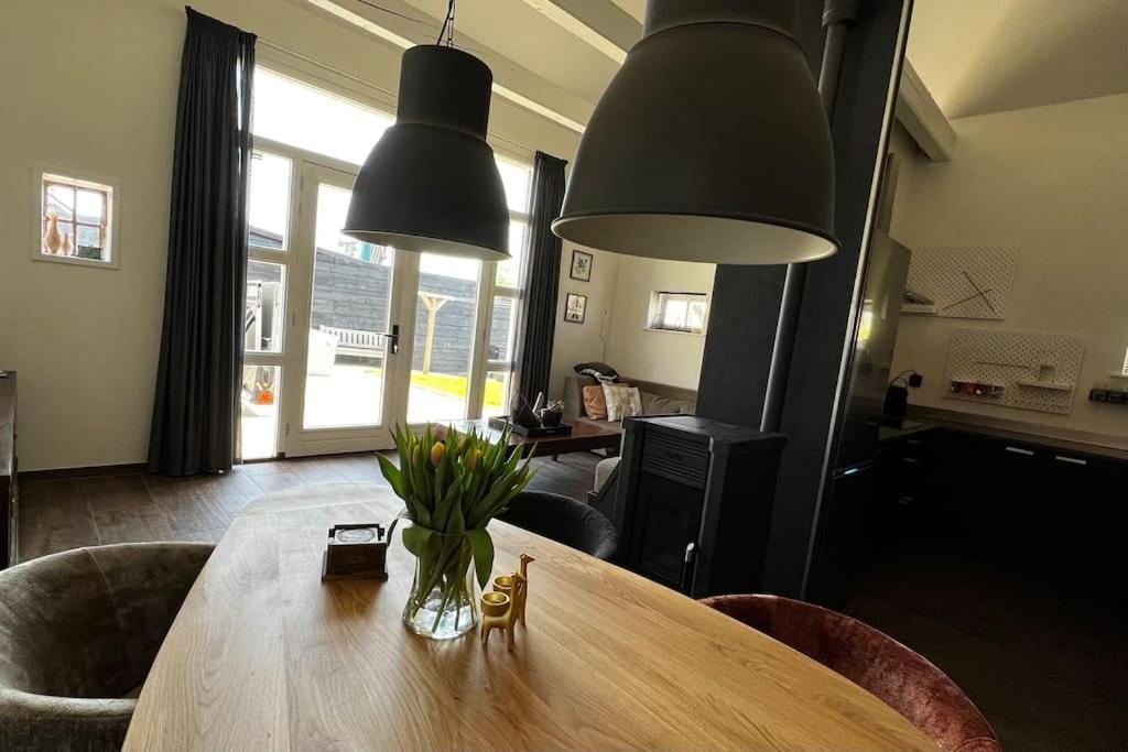Puur Eastermar - Monumentaal, Authentiek En Luxe Koetshuis Aan Open Vaarwater Met Jacuzzi En Sauna Oostermeer Kültér fotó