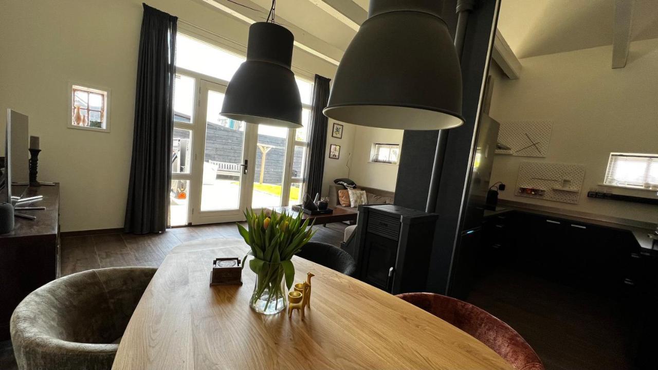 Puur Eastermar - Monumentaal, Authentiek En Luxe Koetshuis Aan Open Vaarwater Met Jacuzzi En Sauna Oostermeer Kültér fotó