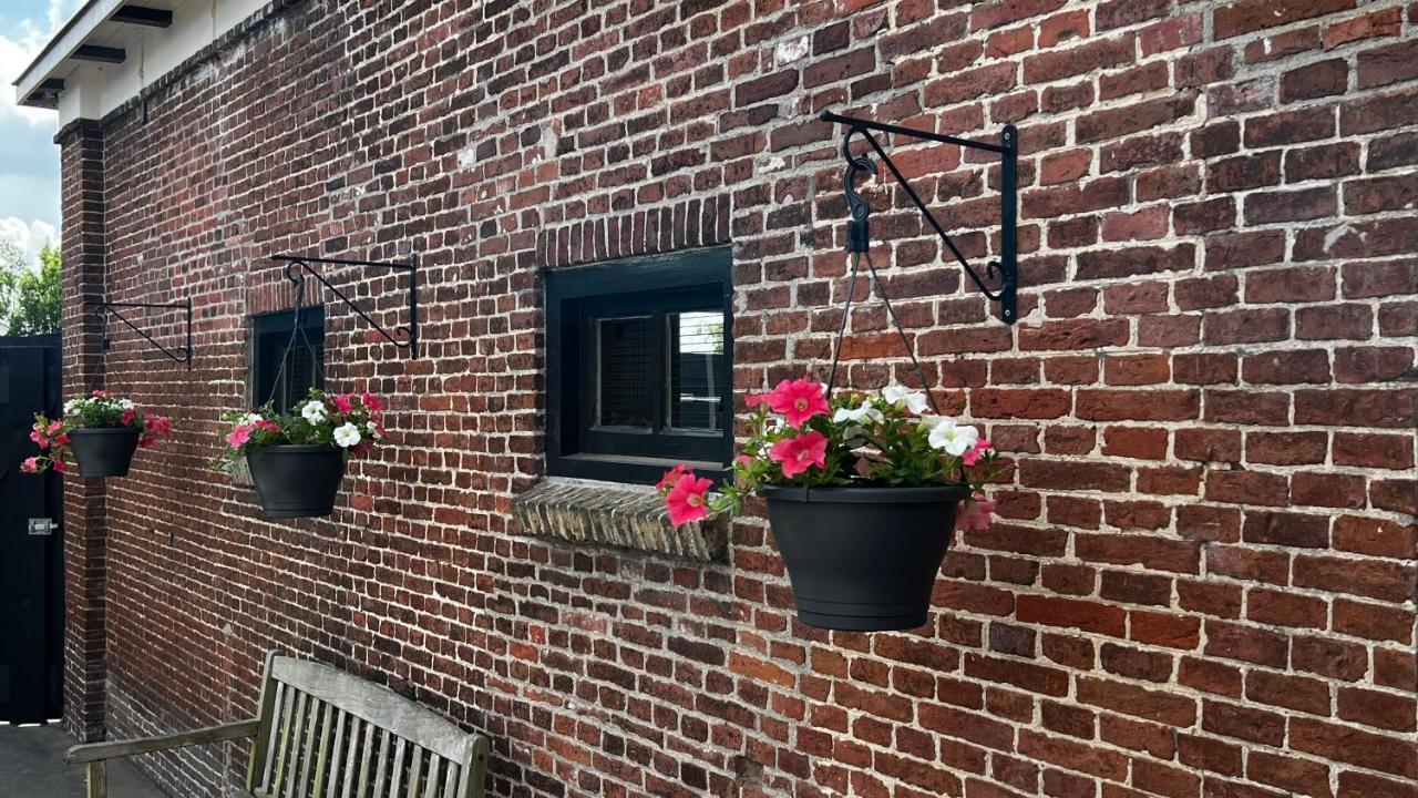 Puur Eastermar - Monumentaal, Authentiek En Luxe Koetshuis Aan Open Vaarwater Met Jacuzzi En Sauna Oostermeer Kültér fotó