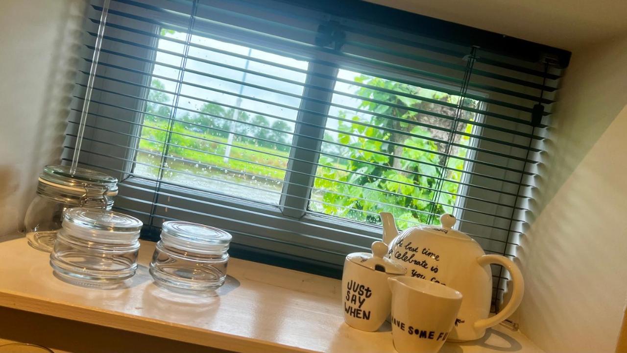 Puur Eastermar - Monumentaal, Authentiek En Luxe Koetshuis Aan Open Vaarwater Met Jacuzzi En Sauna Oostermeer Kültér fotó