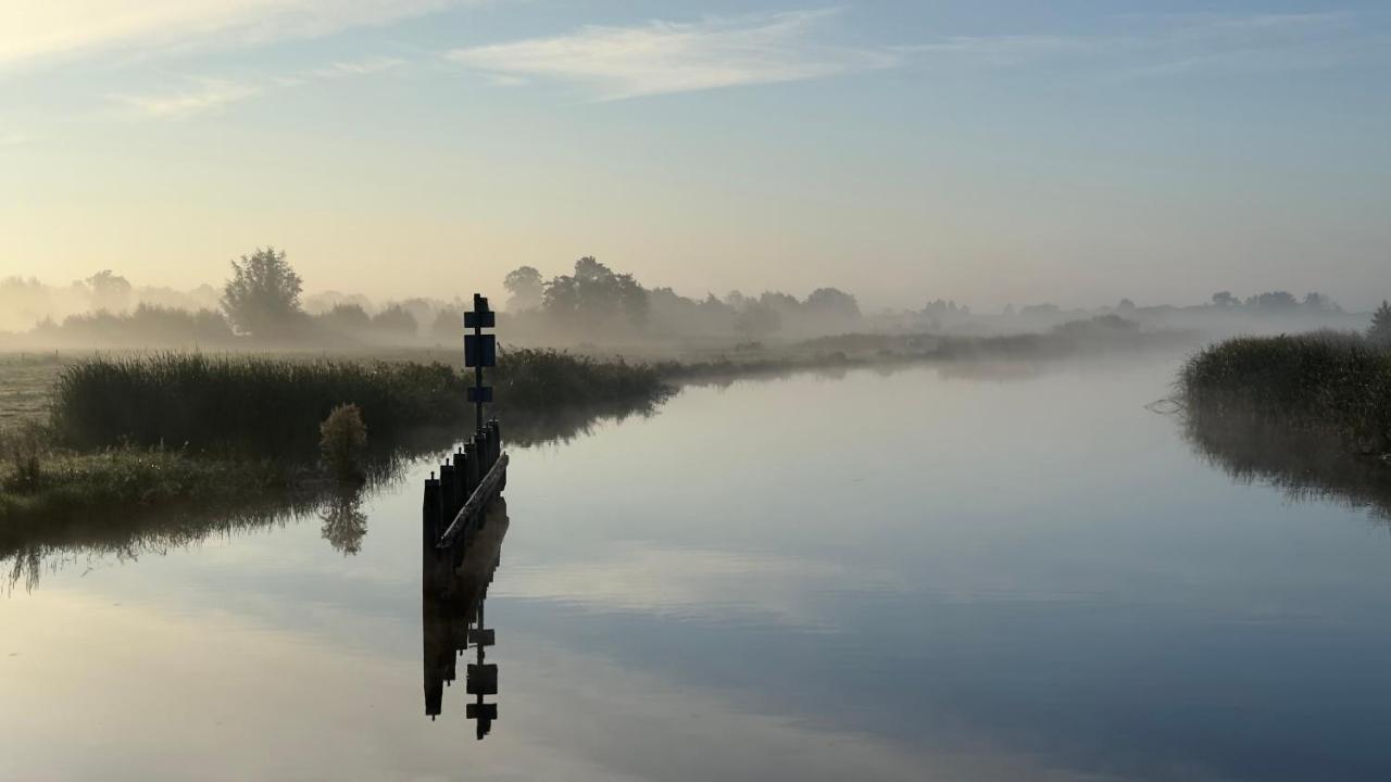 Puur Eastermar - Monumentaal, Authentiek En Luxe Koetshuis Aan Open Vaarwater Met Jacuzzi En Sauna Oostermeer Kültér fotó