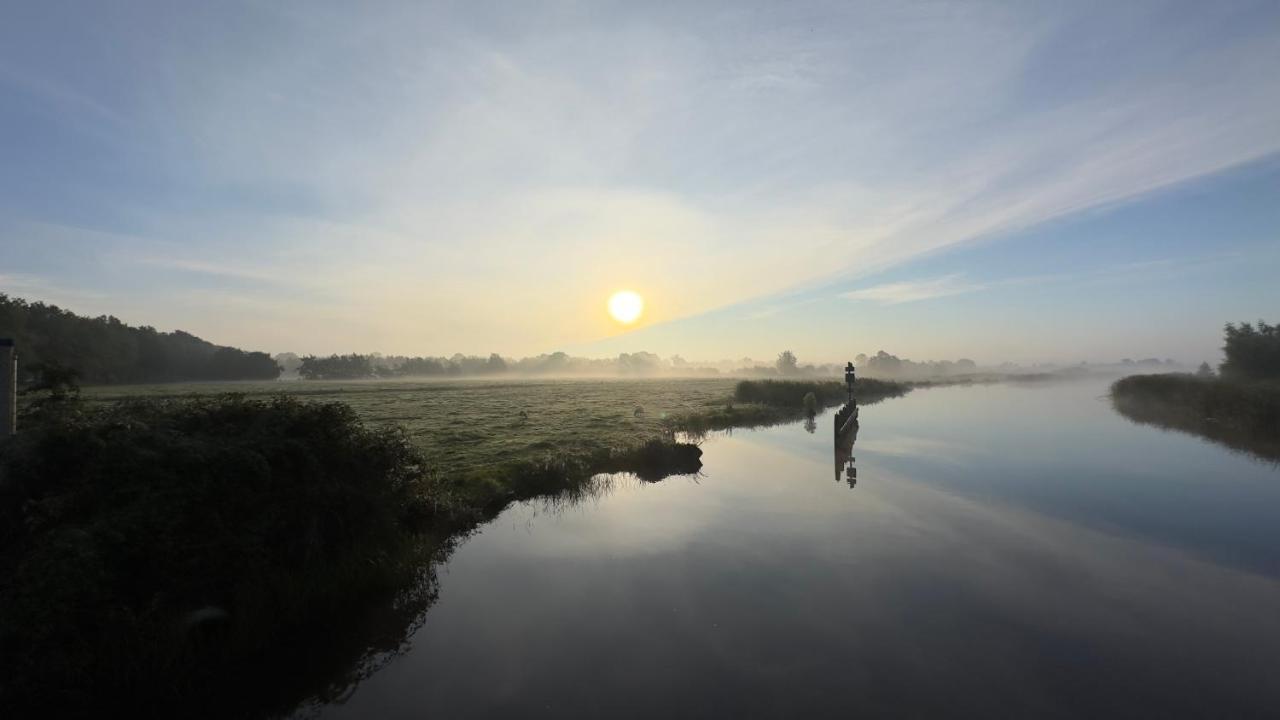 Puur Eastermar - Monumentaal, Authentiek En Luxe Koetshuis Aan Open Vaarwater Met Jacuzzi En Sauna Oostermeer Kültér fotó