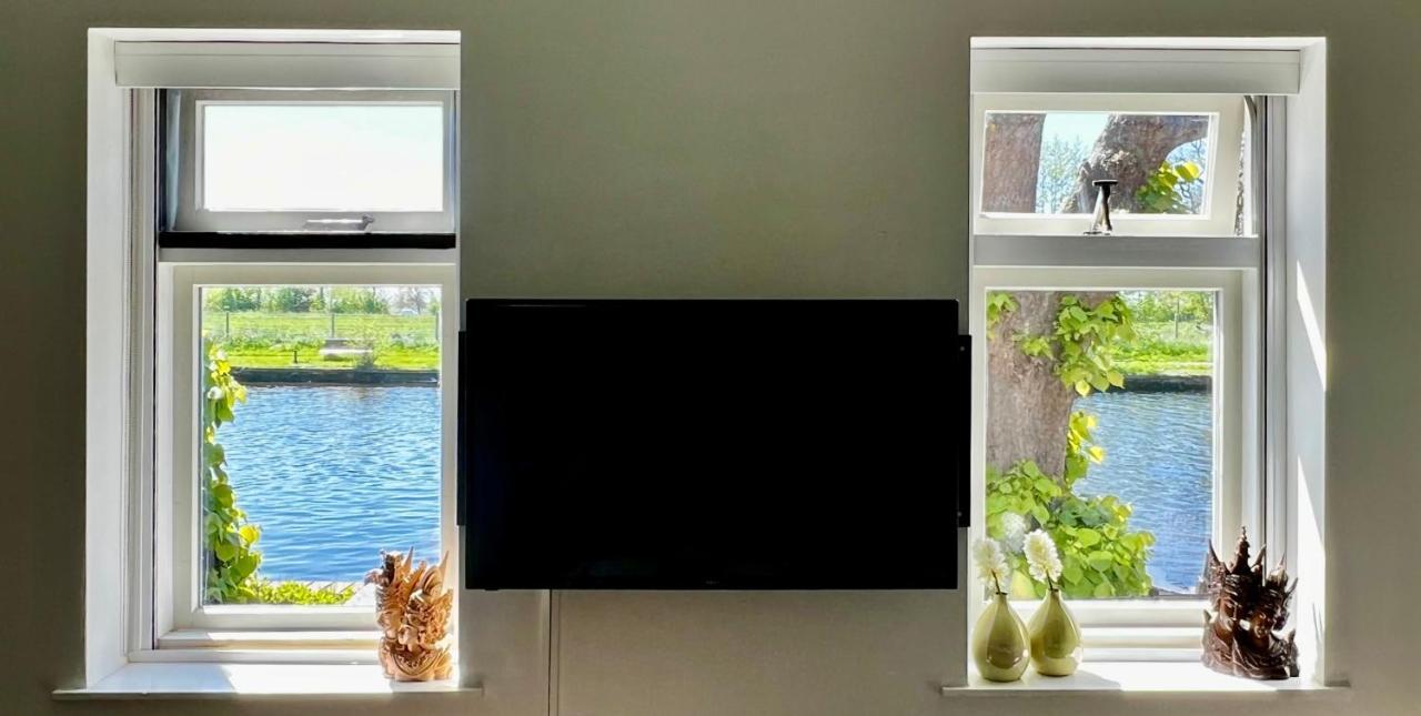 Puur Eastermar - Monumentaal, Authentiek En Luxe Koetshuis Aan Open Vaarwater Met Jacuzzi En Sauna Oostermeer Kültér fotó