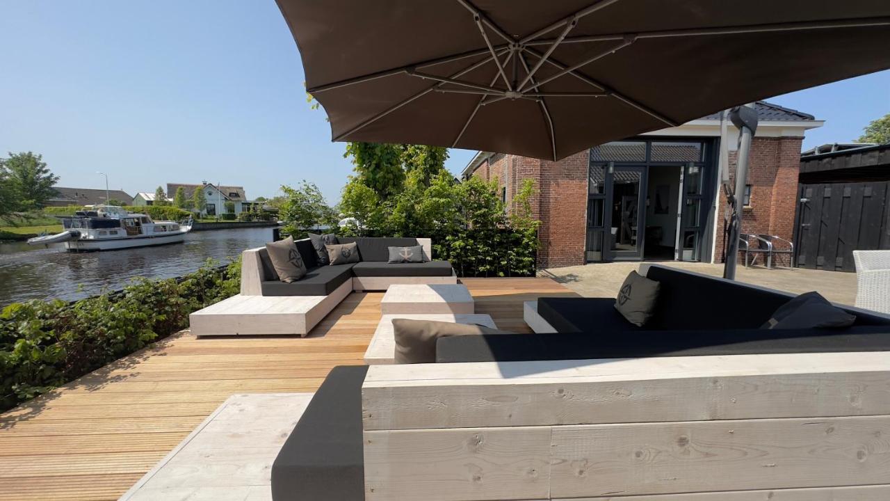 Puur Eastermar - Monumentaal, Authentiek En Luxe Koetshuis Aan Open Vaarwater Met Jacuzzi En Sauna Oostermeer Kültér fotó