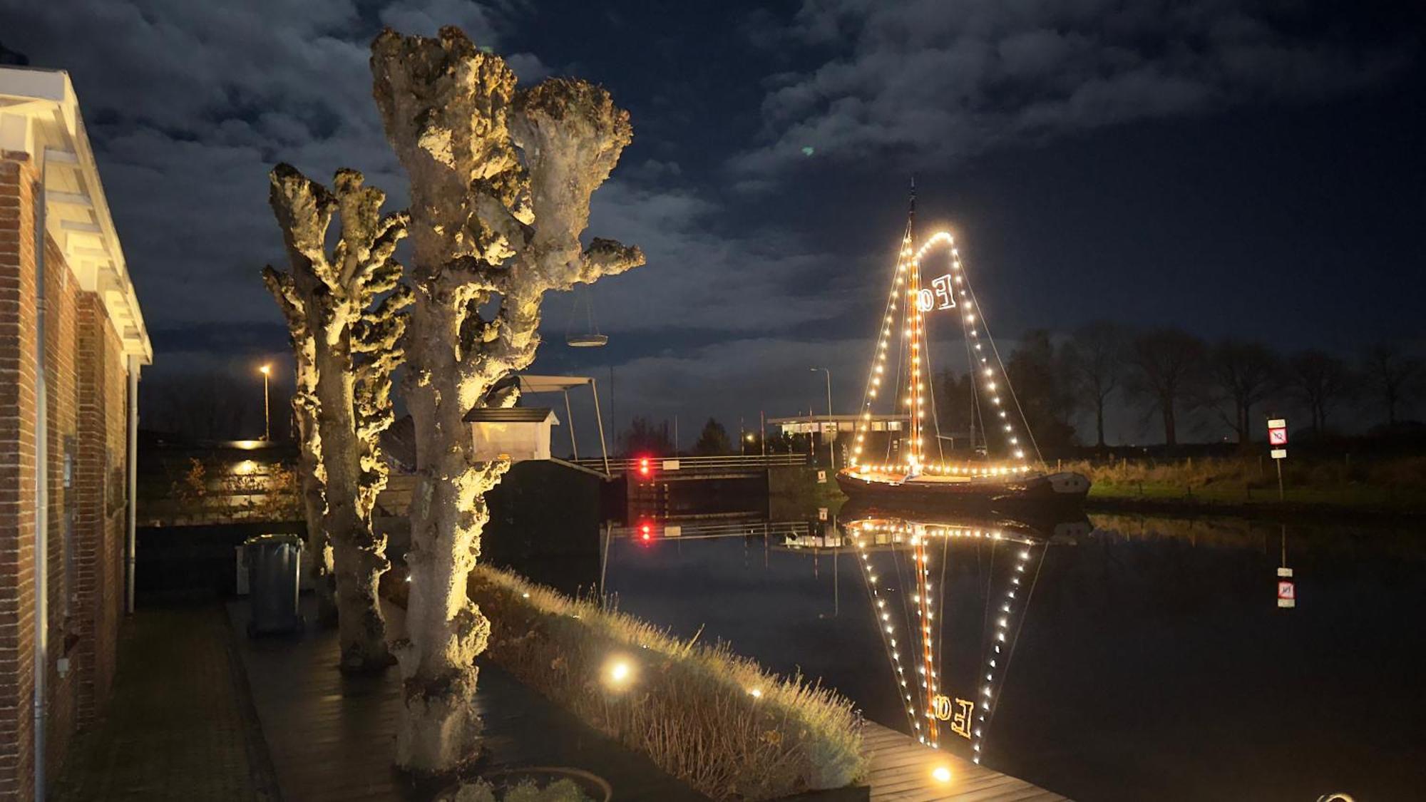Puur Eastermar - Monumentaal, Authentiek En Luxe Koetshuis Aan Open Vaarwater Met Jacuzzi En Sauna Oostermeer Kültér fotó