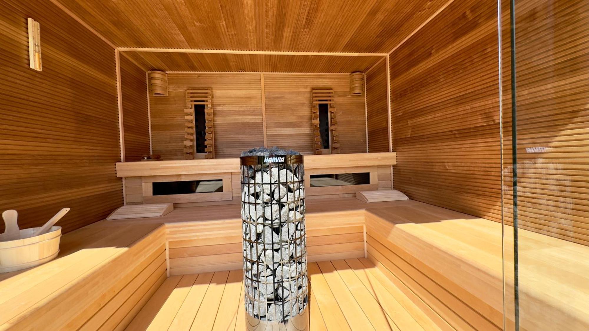 Puur Eastermar - Monumentaal, Authentiek En Luxe Koetshuis Aan Open Vaarwater Met Jacuzzi En Sauna Oostermeer Kültér fotó