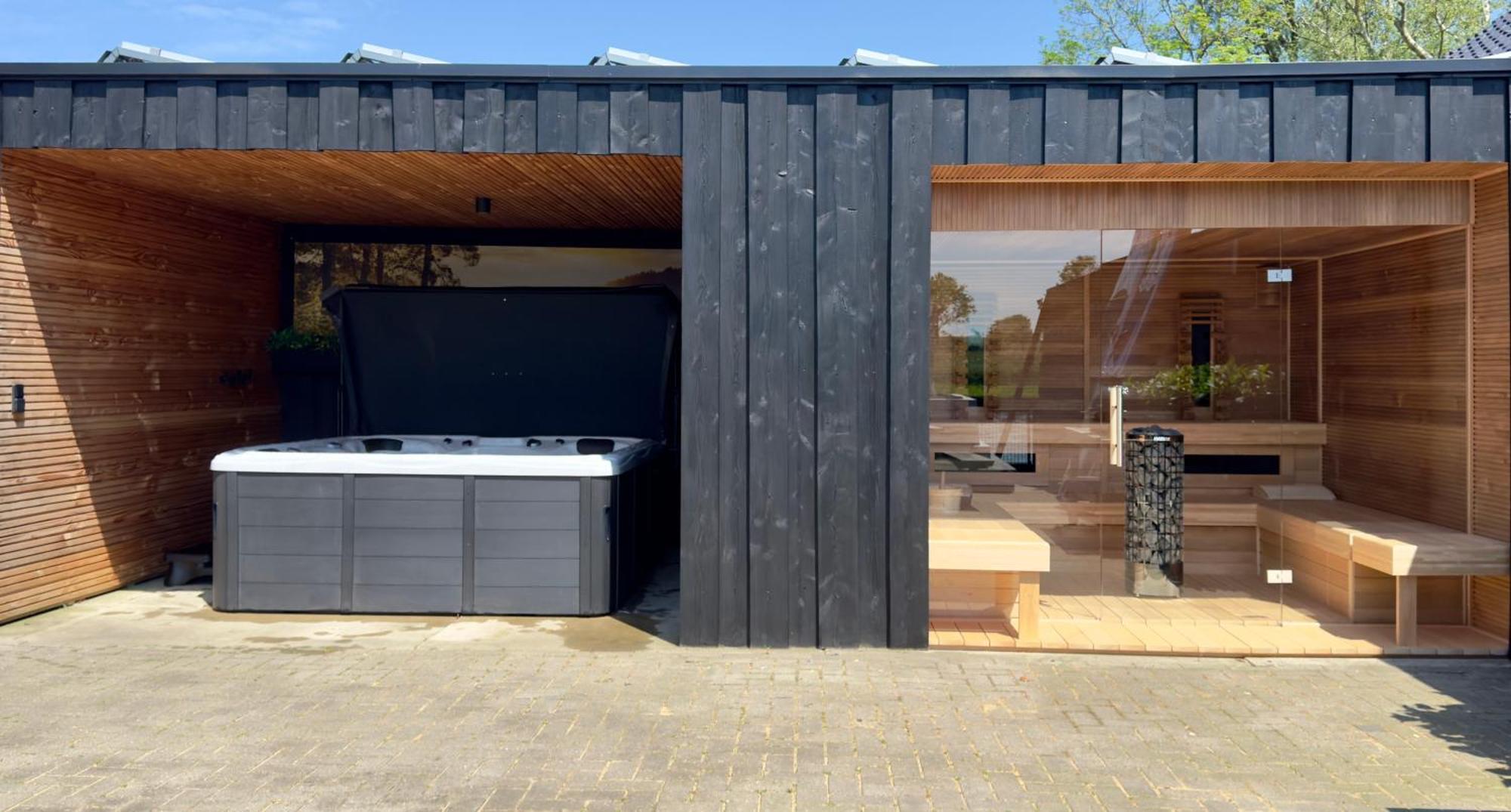 Puur Eastermar - Monumentaal, Authentiek En Luxe Koetshuis Aan Open Vaarwater Met Jacuzzi En Sauna Oostermeer Kültér fotó